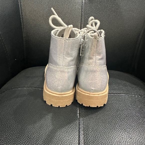 Shiny Faux-Leather Side-Zip Combat Boots for Toddler Girls - Picture 3 of 4